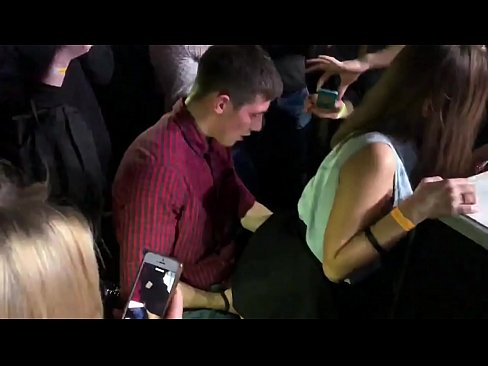 ❤️ Kev sib deev tiag nyob rau hauv ib lub nightclub Lavxias teb sab. 18-xyoo-laus Lavxias teb sab ntxhais nyob rau hauv lub qhov quav thiab qhov chaw mos fucked nyob rau hauv ib tug nightclub ️❌  Porn video  ntawm hmn.dewporn.ru%  ib